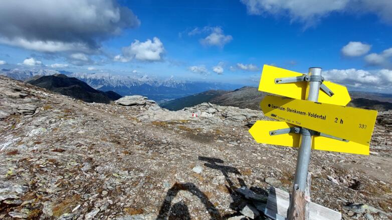 Wir verlassen den Grat. Der Abstieg zur Gwannschafalm beginnt.