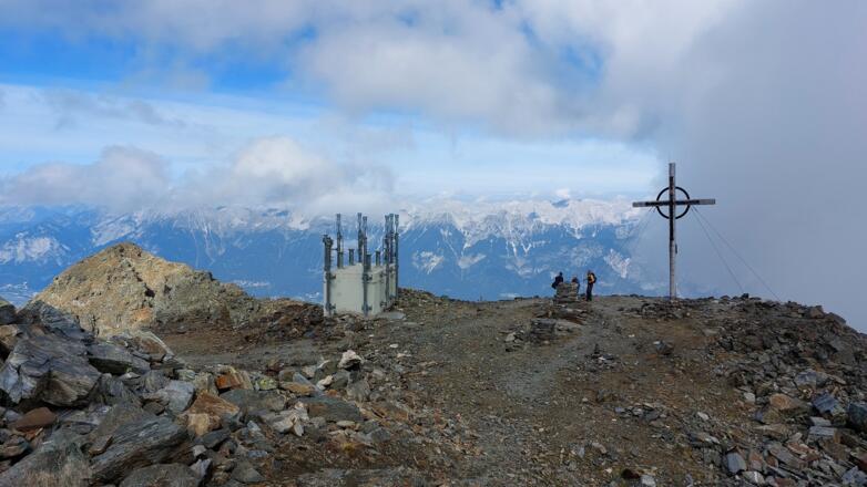 Der Gipfel der Glungezers (2677 m). Hinten das Karwendel.