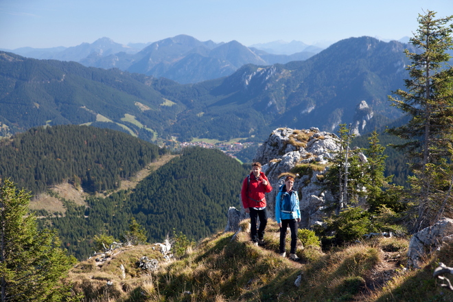 Bergtour Teufelstättkopf - kurz vor dem Gipfel, im Hintergrund Oberammergau, Laber und Aufacker