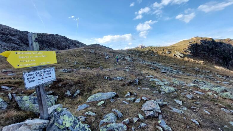 Kurz vor dem Tulfeinjöchl. Rechts der Schartenkogel.