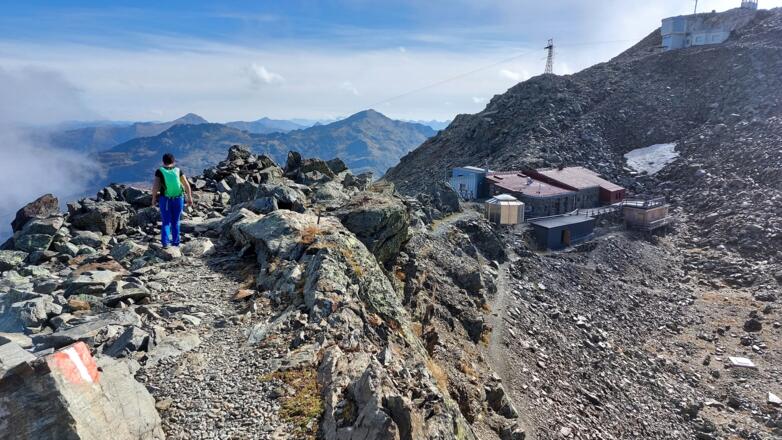 Nur ein Steinwurf ist es von der Sonnenspitze zur Glungezerhütte.