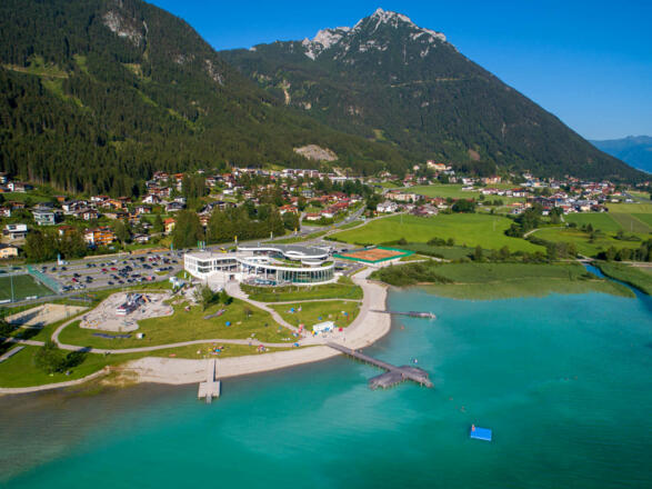 Atoll am Achensee in Maurach im Sommer