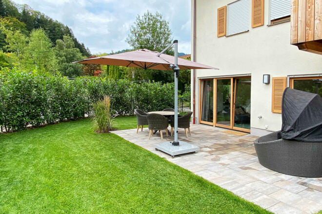Garten mit privater Sonnenterrasse