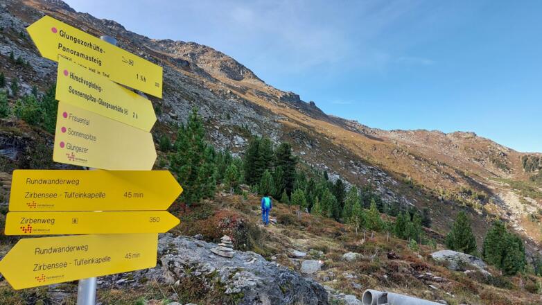 Am Beginn des Hirschvoglsteigs, der über die Sonnenspitze zur Glungezerhütte führt. Nicht der direkteste, dafür der schönste Hüttenzustieg.