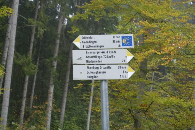 Wanderwegweisen im Eisenburger Wald