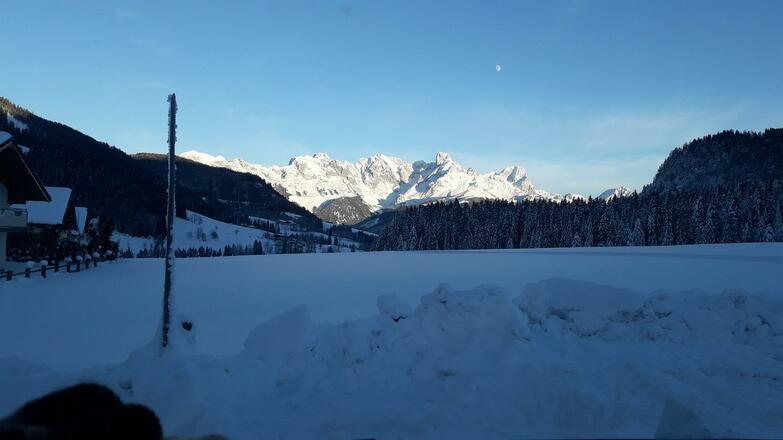 Langlaufloipe vor dem Haus