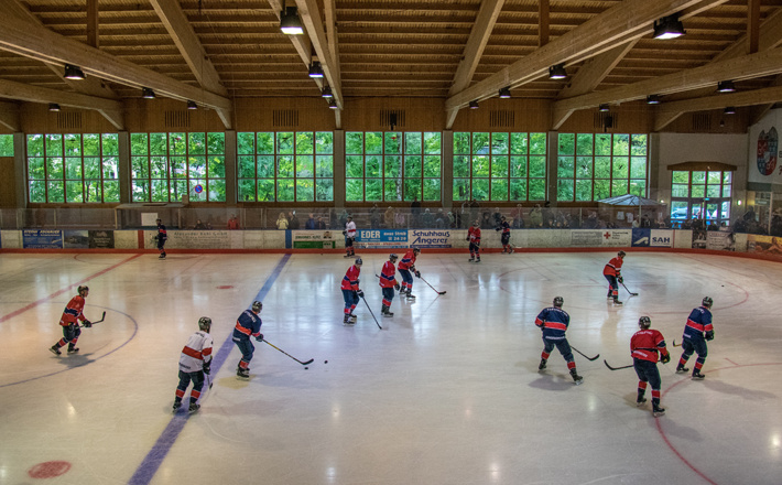 Eishockey Spiel in der Eishalle Berchtesgaden