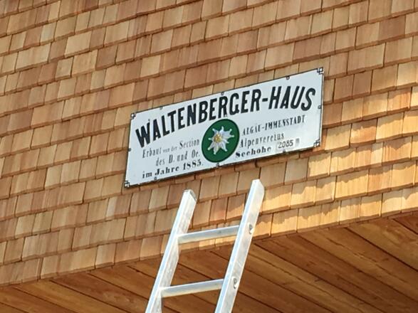 Hüttenschild Waltenberger-Haus