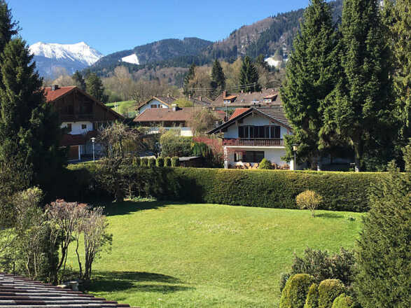 Ferienwohnung Tegernsee Perle**** in ruhiger Lage und nahe dem Tegernseeufer - Blick Richtung Berge