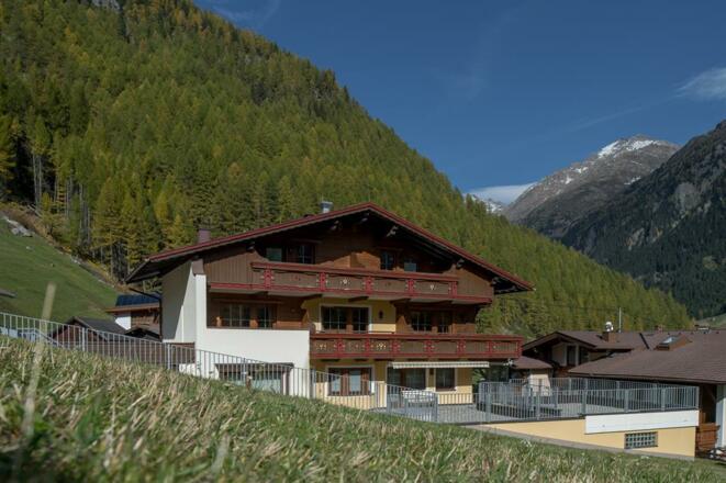 Außenansicht_Sommer_1