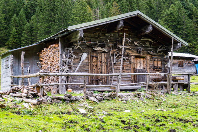 Die (unbewirtschafteten) Jochbachhütten