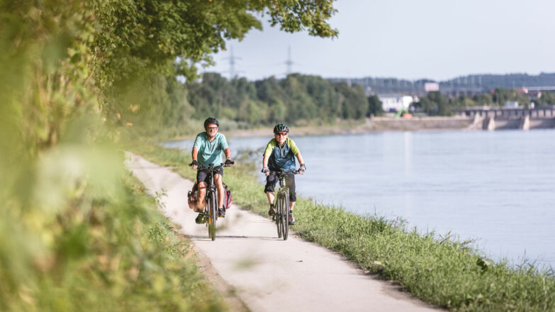Radfahren-am-Innradweg-bei-Schaerding_OberoesterreichTourismusGmbH_MoritzAblinger_NEU