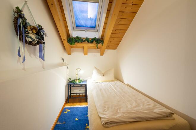 Kinderzimmer mit Einzelbett