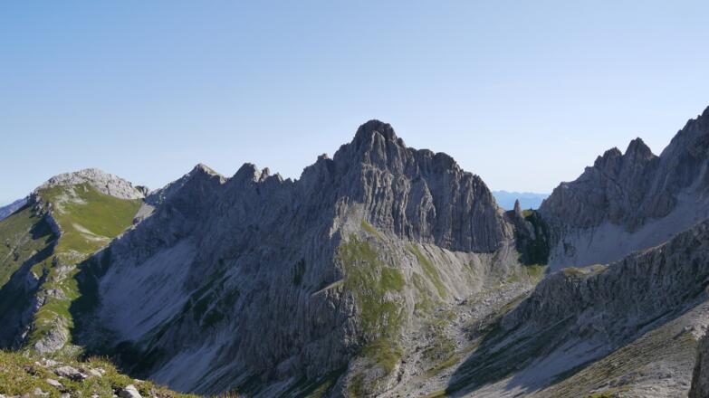 Blick auf die Fuchskarspitze mit ihrem markanten Südgipfel