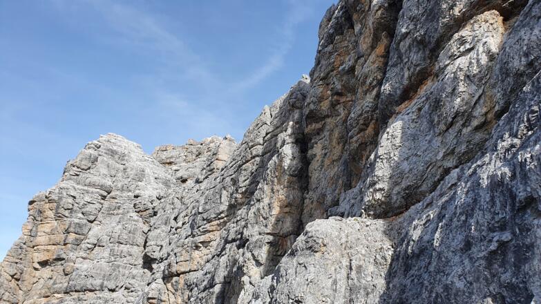 Der Mandlgrat von unten gesehen mit Vorgipfel und Gipfel der Schlicker Seespitze