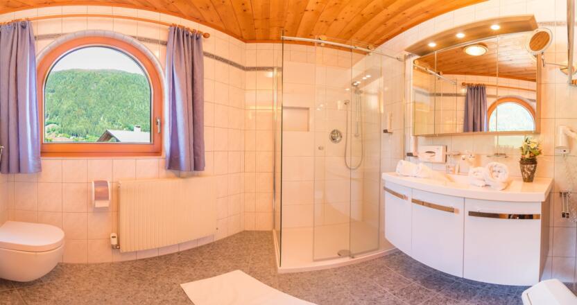 Bad - Doppelzimmer    Haus Elisabeth