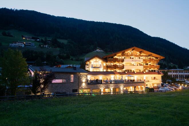 Aussenansicht Sommer Abend