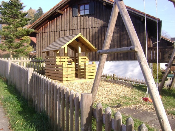 spielplatzhuschen