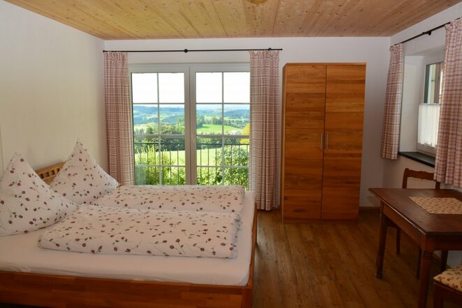 Schlafzimmer 1