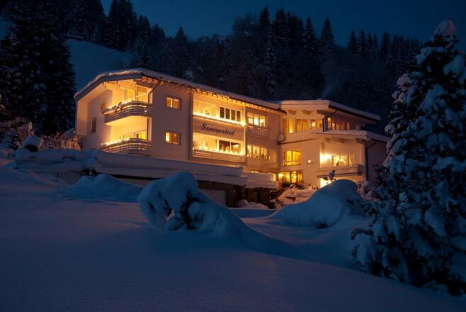 Unser Sonnenhof bei Nacht