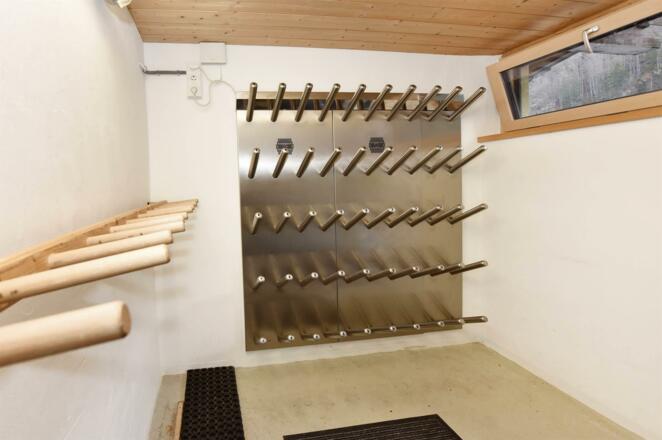 Skiraum (beheißt), Schuhtrockner für 25 Paar