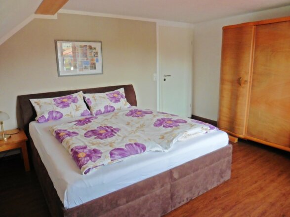 Schlafzimmer 1