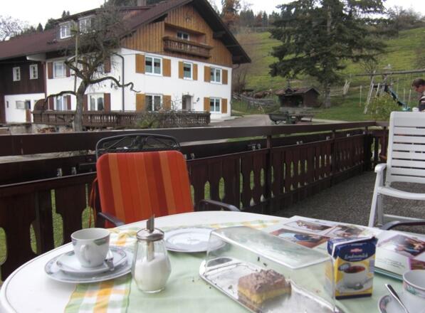 vevi_terassem.blickaufhof_ausschnitt_824x608