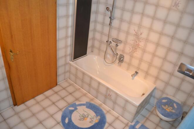Badezimmer, Badewanne/WC