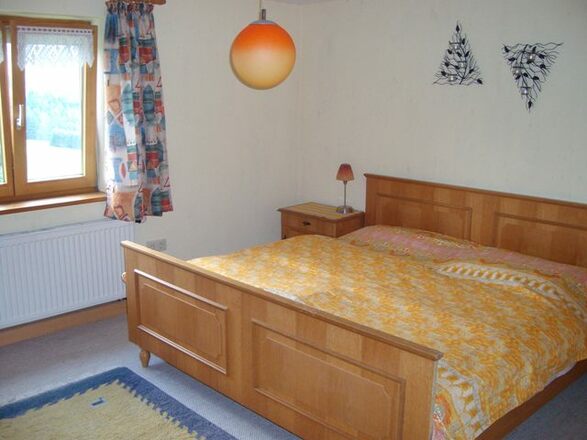Großes Schlafzimmer