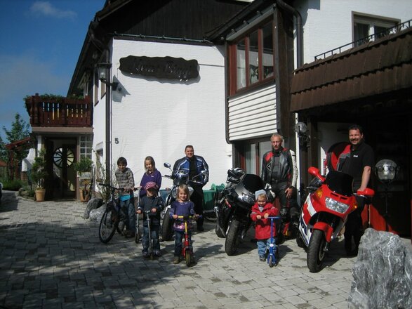Biker mit Kinder