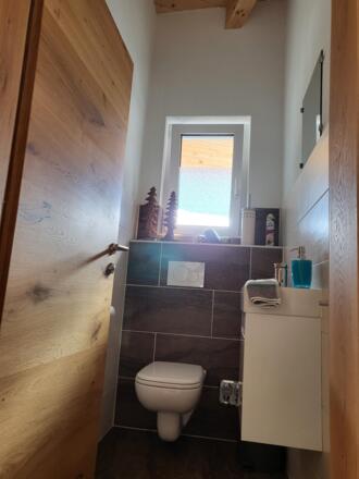 geräumiges WC