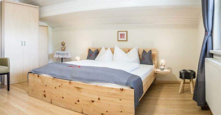 Zirbenbettzimmer
