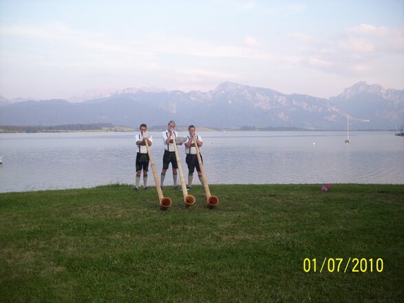 Alphornbläser am See