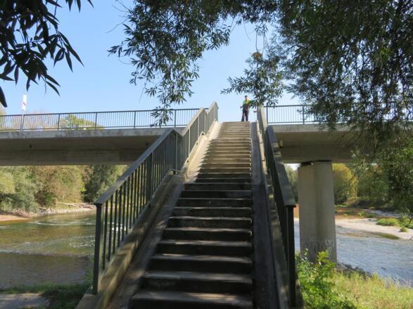 Brücke in Volkmannsdorf zum Weg zwischen Isar und Amper