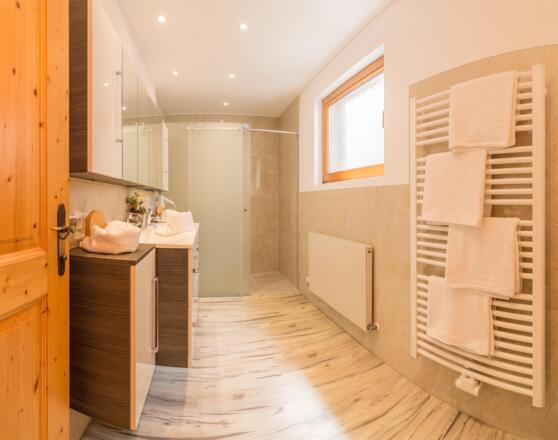 großzügiges Bad im Apartment    Haus Elisabeth