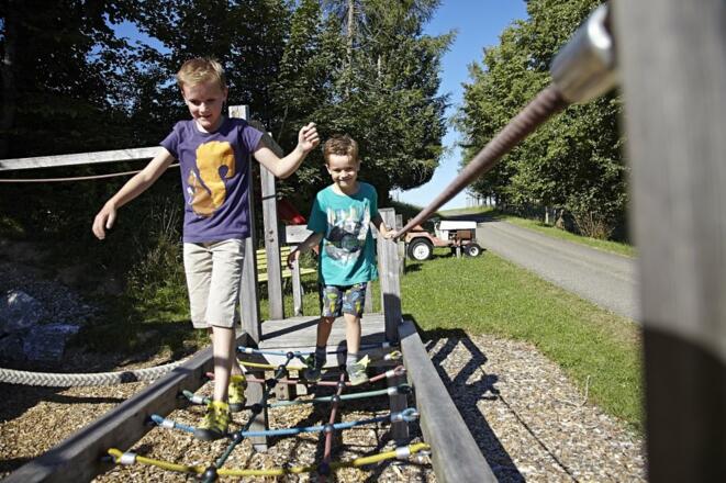 Auf dem Klettergerüst