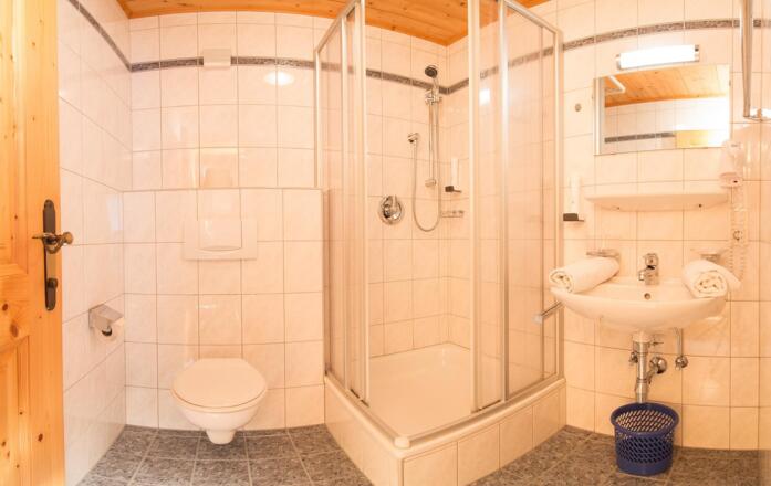 Badezimmer im Doppelzimmer -  Haus Elisabeth