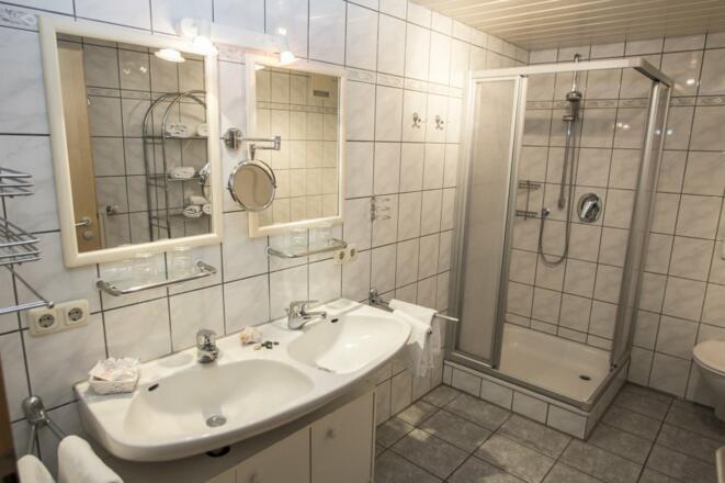 Dusche EG