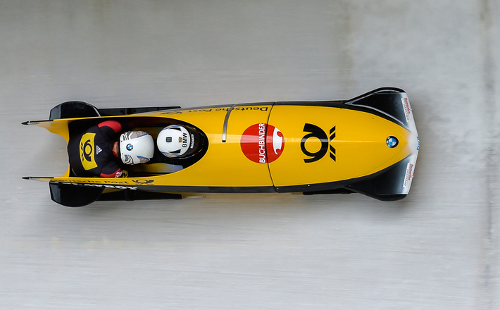 Zweier-Bob in dem Eiskanal am Königssee