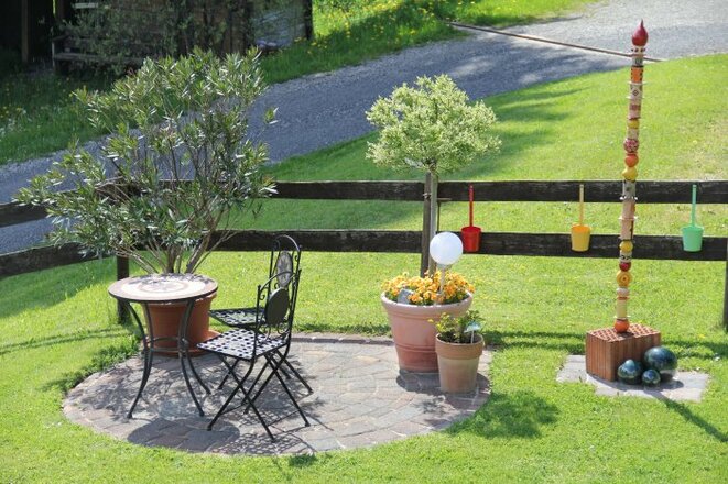 gemütlicher "Hock" im Garten