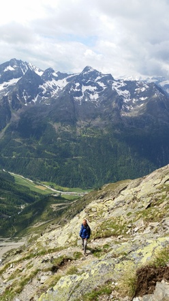 Blick hinunter nach Gries im Sulztal mit dem Fischbach.