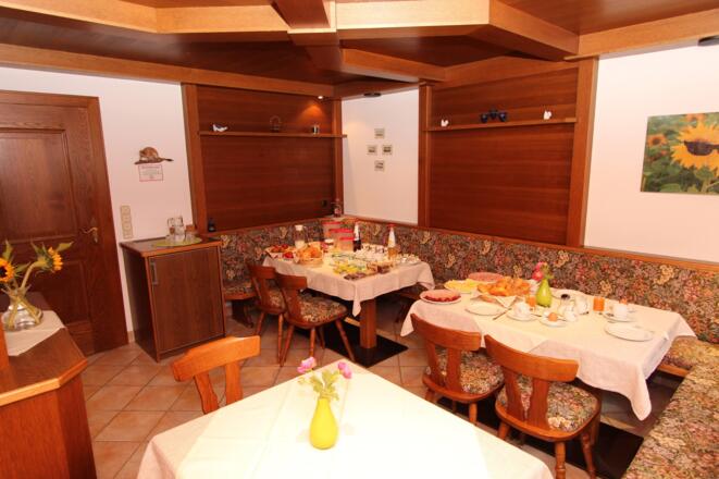 gediegenes Ambiente - unser Frühstücksraum