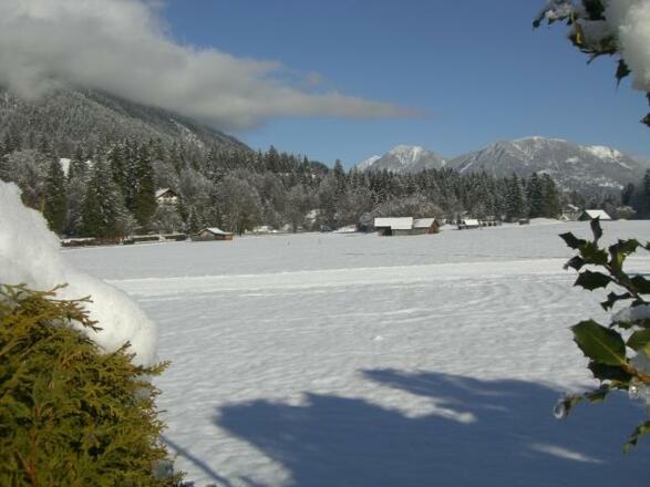 Hauseingang Blick zum Wank und Loipe