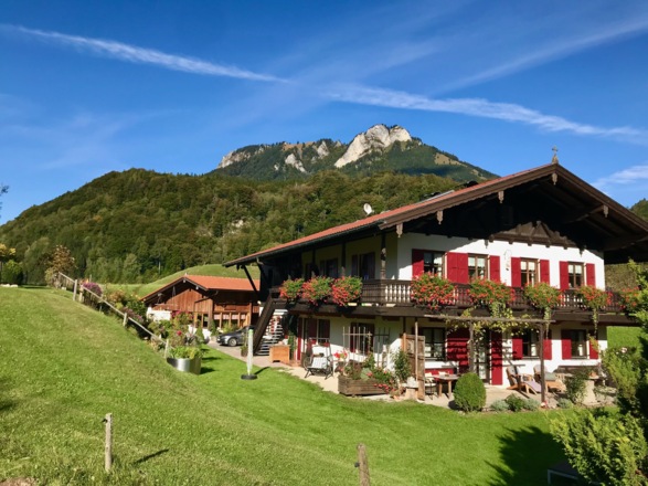 EG Ferienwohnung mit Berblick, großer Garten, 3 SZ. bis 6 Pers.