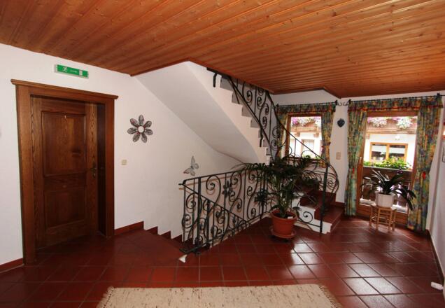 unser Stiegenhaus - alle Zimmer liegen im 1. Stock