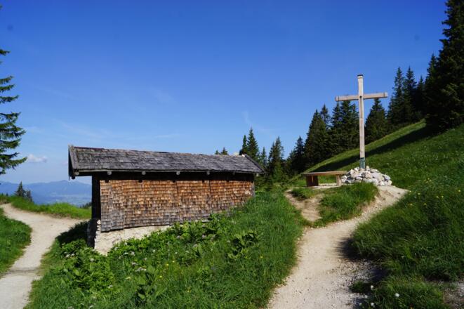 Kreuz, mit Hütte