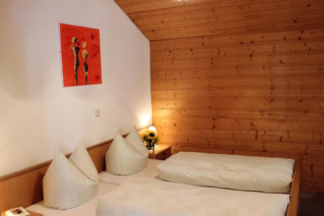 kleineres Schlafzimmer