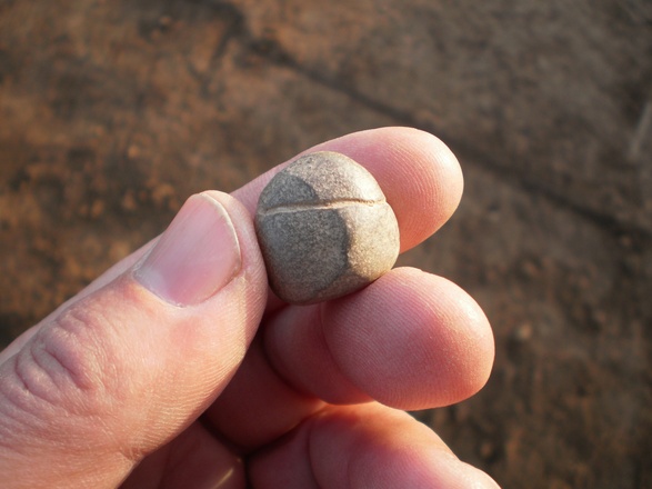 Ausgrabungs-Fund-Steinzeitperle