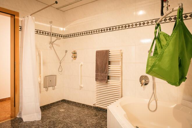 Badezimmer barrierefrei behindertengerecht Urlaub