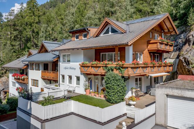 Haus Herbst 2019 mit Blumen1